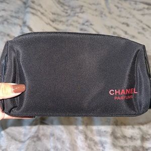 Chanel makeup bag 🖤❤️